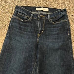 Levi’s women’s mid rise slim jeans. Size 4.